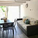 Flori Appartement *