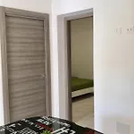 Flori Appartement *
