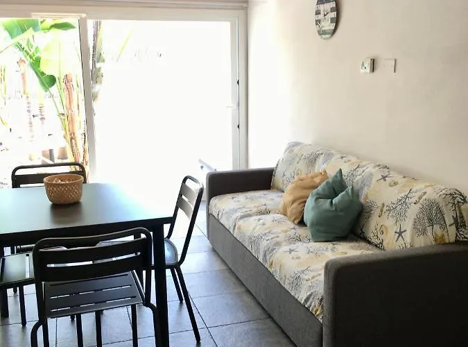Flori Apartment *